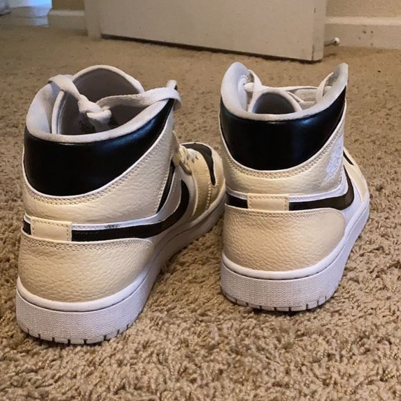 Athletic_Shoes